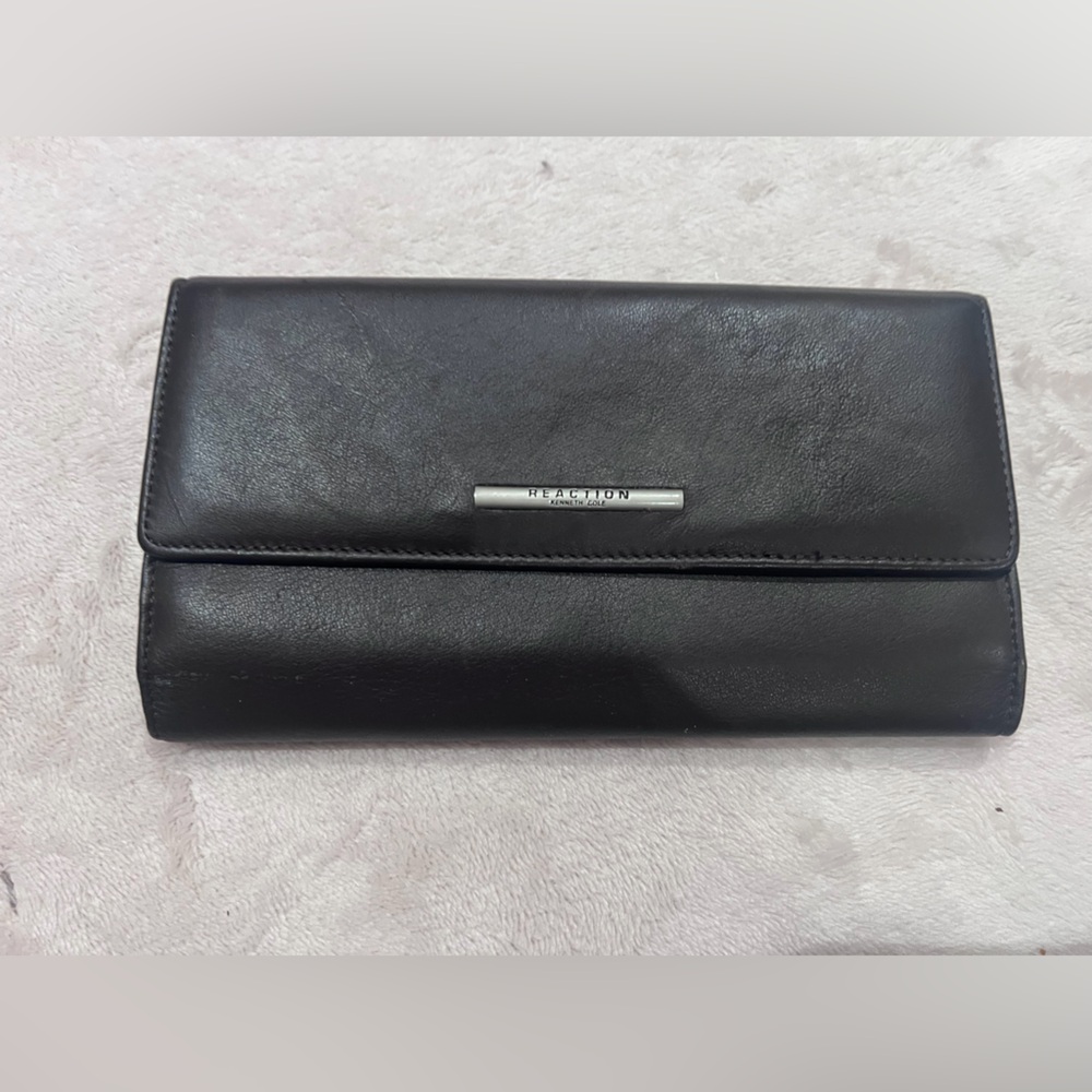 Reaction Kenneth Cole Black leather Wallet with Silver Detail